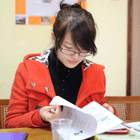 alumna estudiando