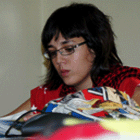 alumna leyendo