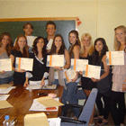 alumnas con diplomas